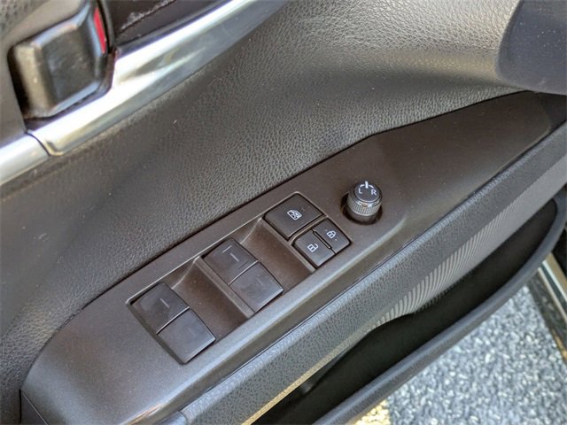 Used 2022 Toyota Camry SE image 17