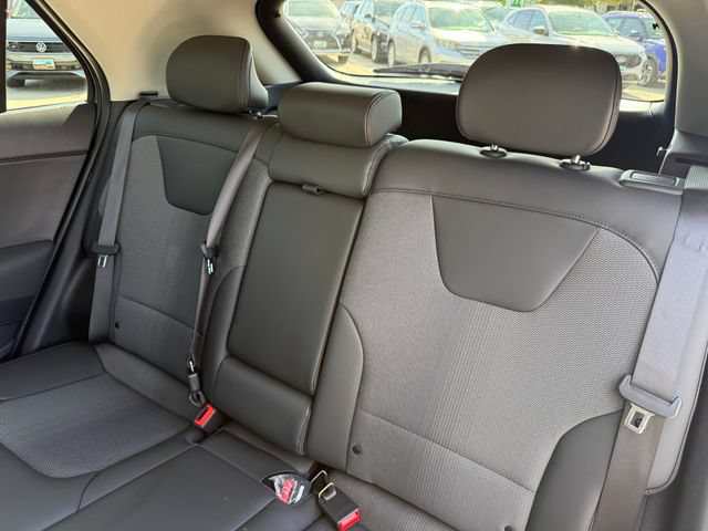 Used 2024 Kia Niro EX FWD image 29