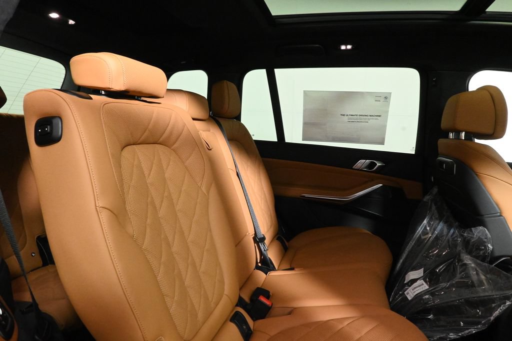Used 2027 BMW X7 xDrive40i w/ M Sport Package AWD/4WD image 35