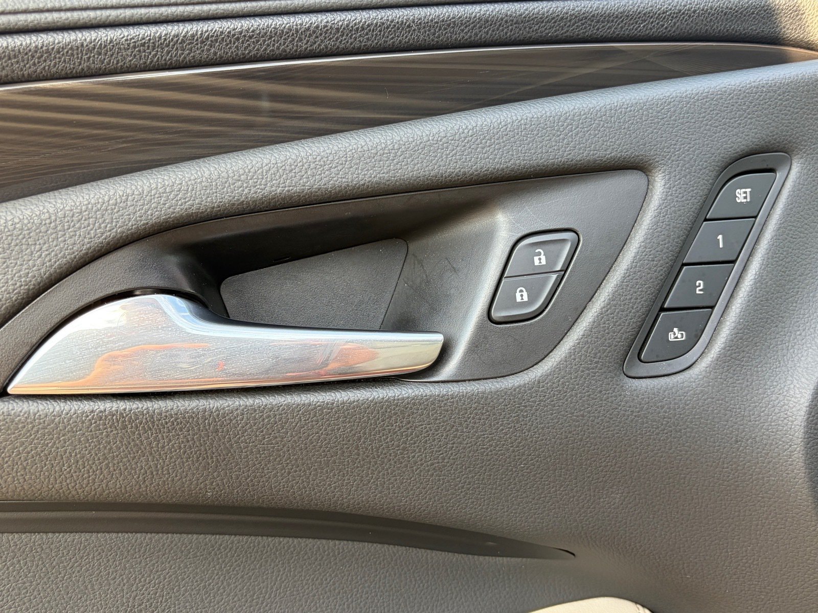 Used 2019 Buick Envision Premium AWD/4WD image 19