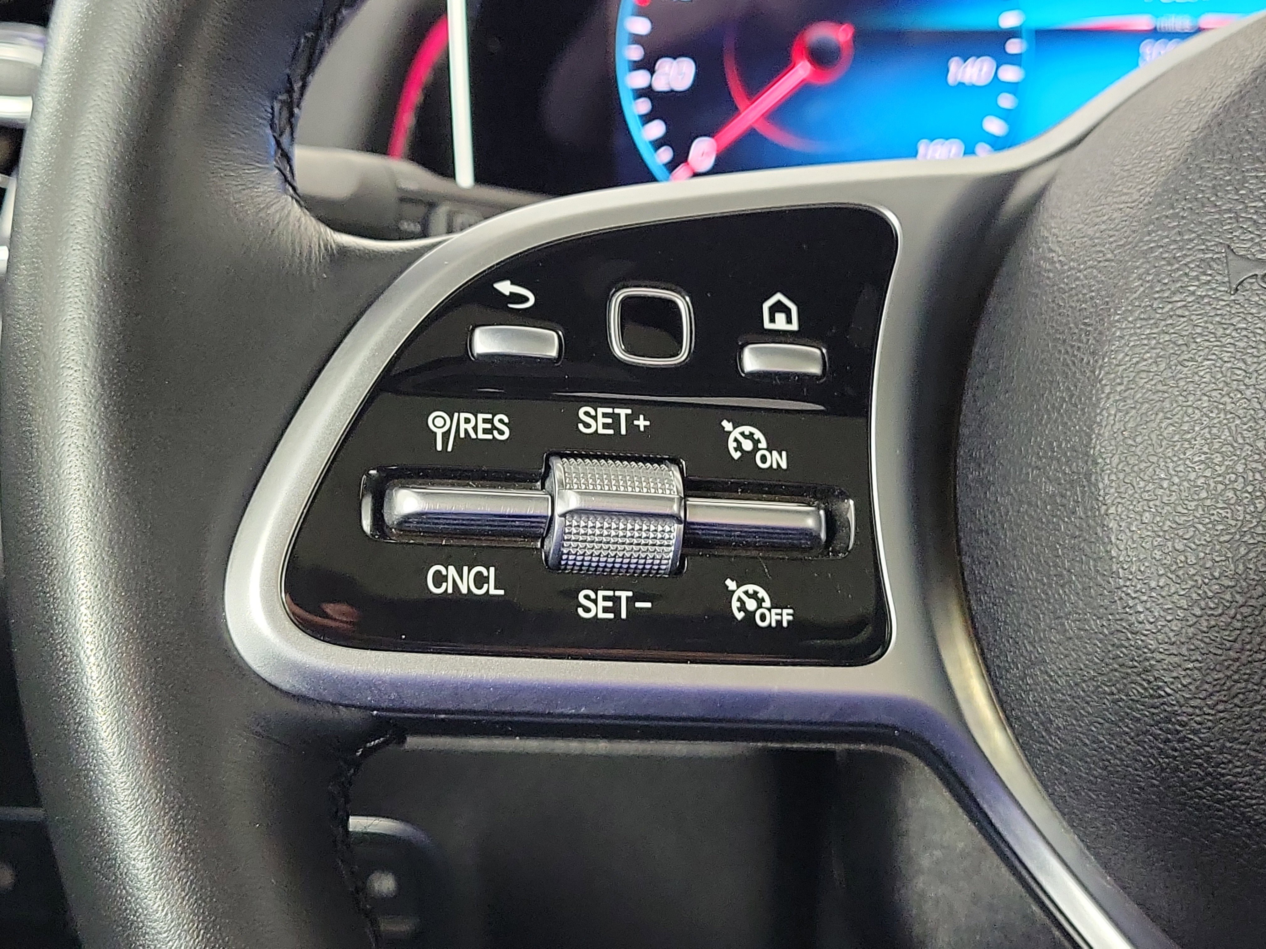 Used 2021 Mercedes-Benz GLB 250 4MATIC w/ Premium Package image 13