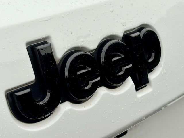 Used 2019 Jeep Grand Cherokee Altitude image 16