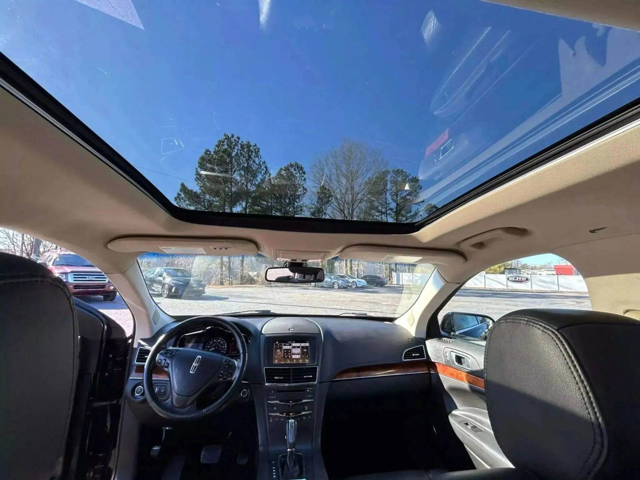 Used 2019 Lincoln MKT AWD image 33