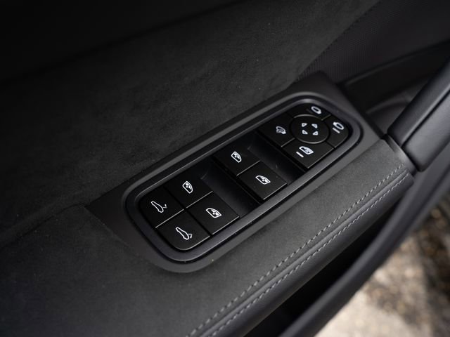 New 2026 Porsche Cayenne GTS image 16