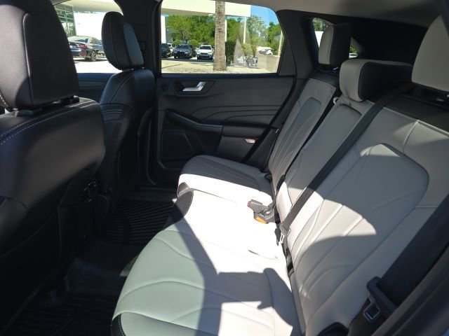 Used 2026 Ford Escape Platinum w/ Premium Technology Package AWD/4WD image 17