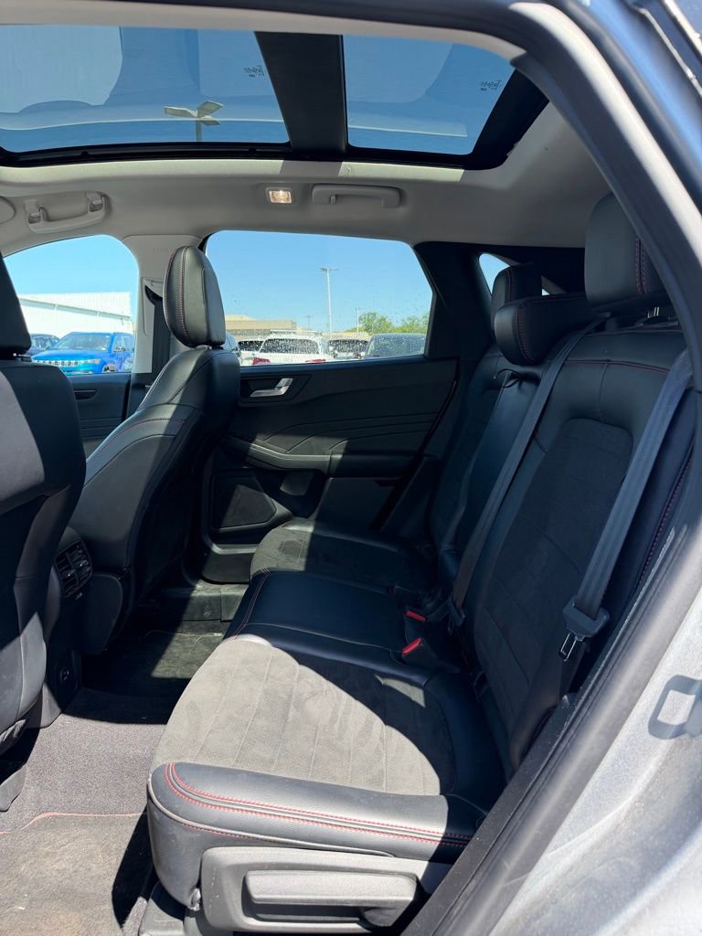 Used 2022 Ford Escape SEL w/ SEL Stealth AWD Package image 13