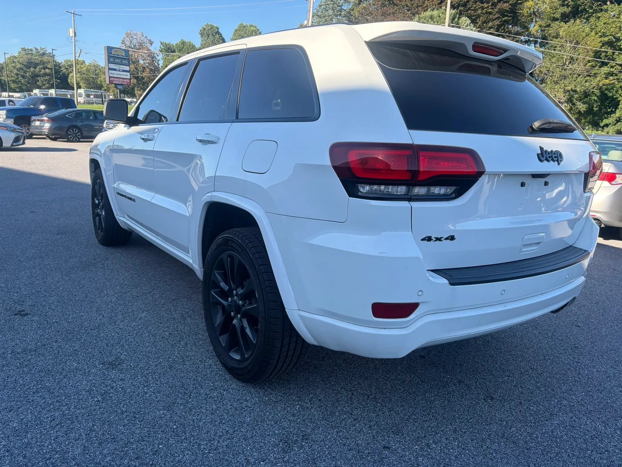 Used 2019 Jeep Grand Cherokee Altitude AWD/4WD image 21