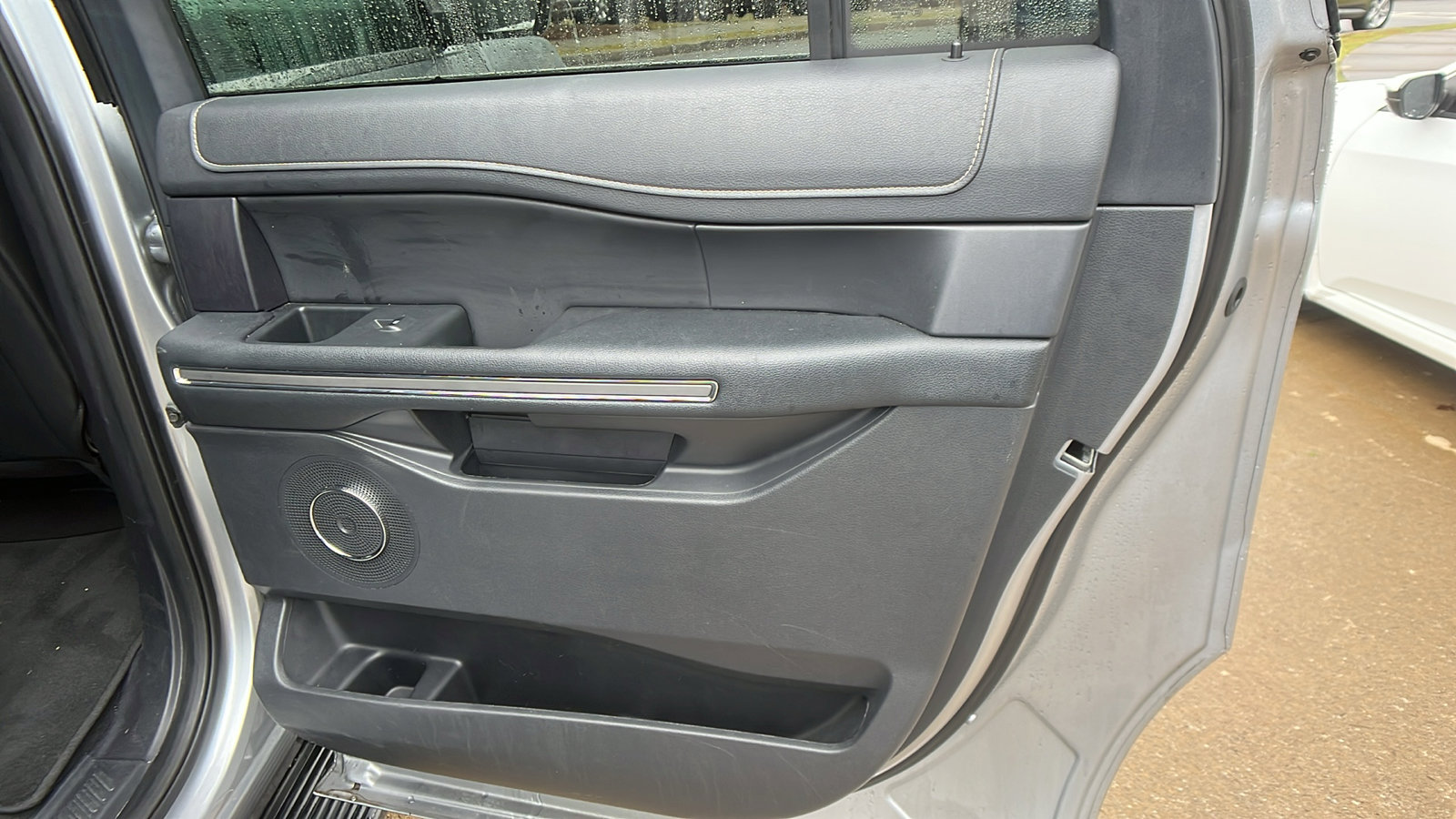 Used 2024 Ford Expedition Max XLT image 22