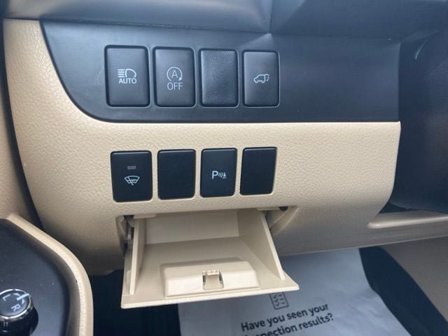 Used 2017 Toyota Highlander Limited AWD/4WD image 33