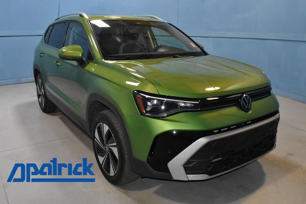 Certified 2025 Volkswagen Taos SE w/ Panoramic Sunroof Package