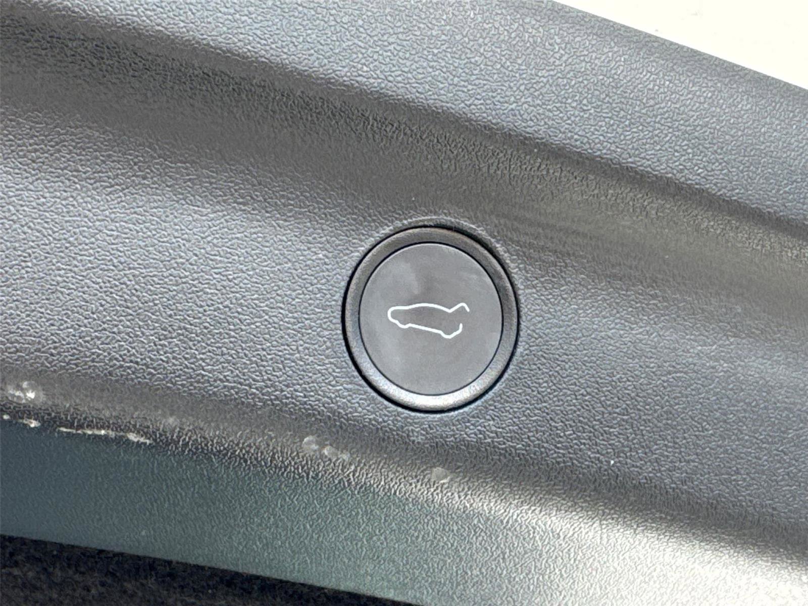 Used 2021 Tesla Model Y Long Range image 11