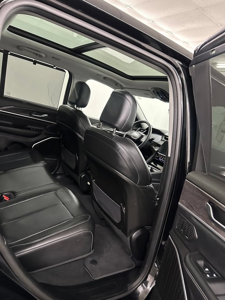 Used 2022 Jeep Grand Cherokee Limited 4xe w/ Luxury Tech Group II AWD/4WD image 34