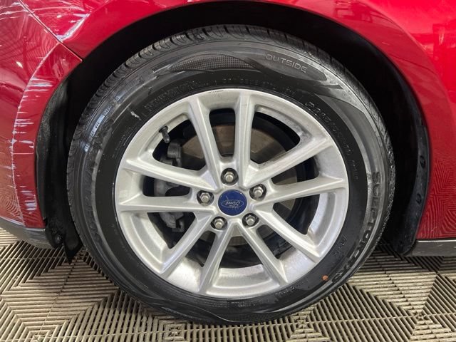Used 2016 Ford Focus SE w/ SE Power Seat Package FWD image 8
