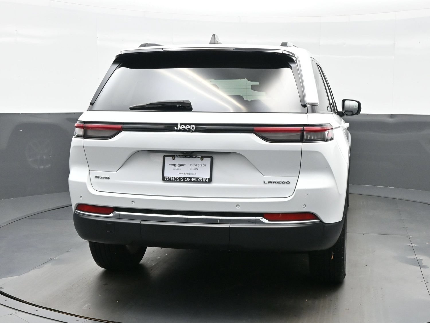 Used 2023 Jeep Grand Cherokee Laredo AWD/4WD image 5