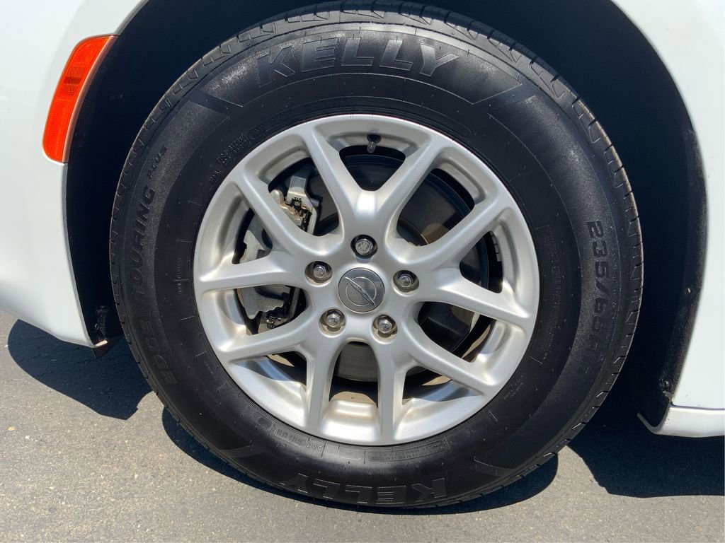 Used 2017 Chrysler Pacifica LX FWD image 25