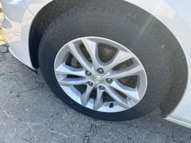 Used 2017 Chevrolet Malibu LT image 13