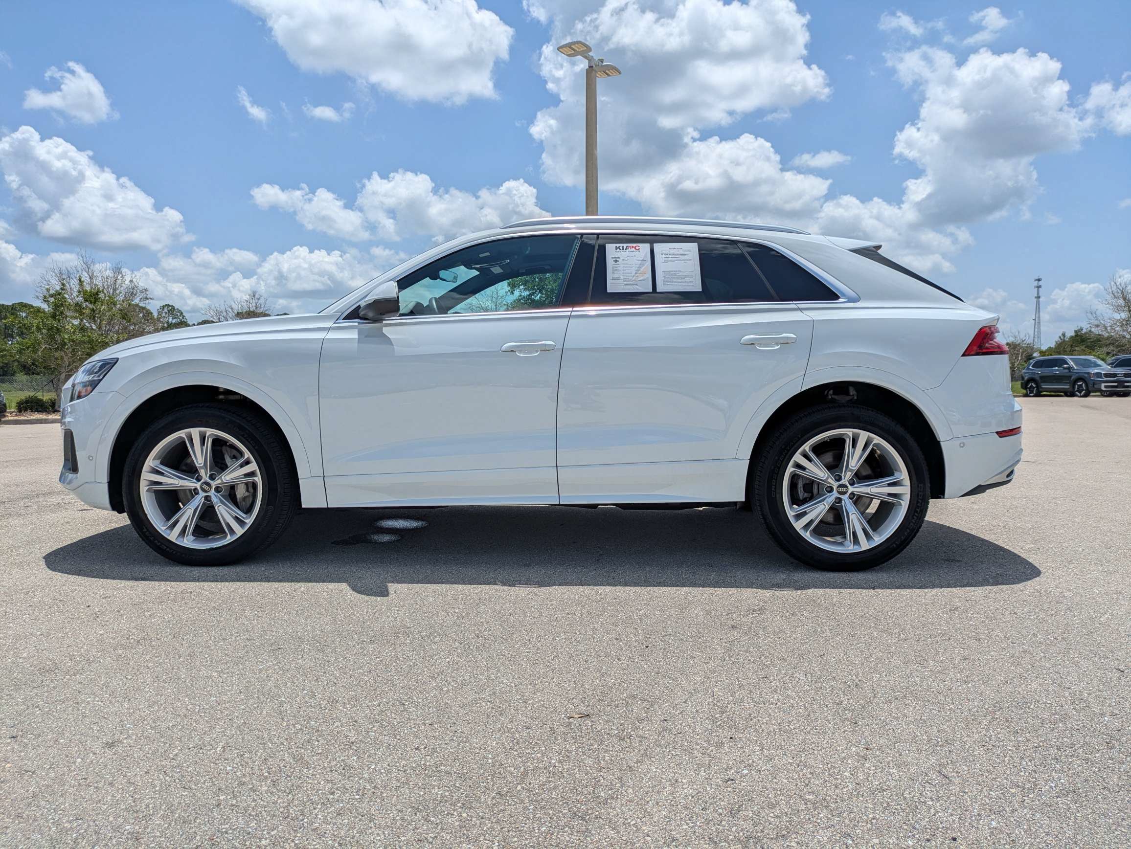 Used 2023 Audi Q8 Premium AWD/4WD image 8