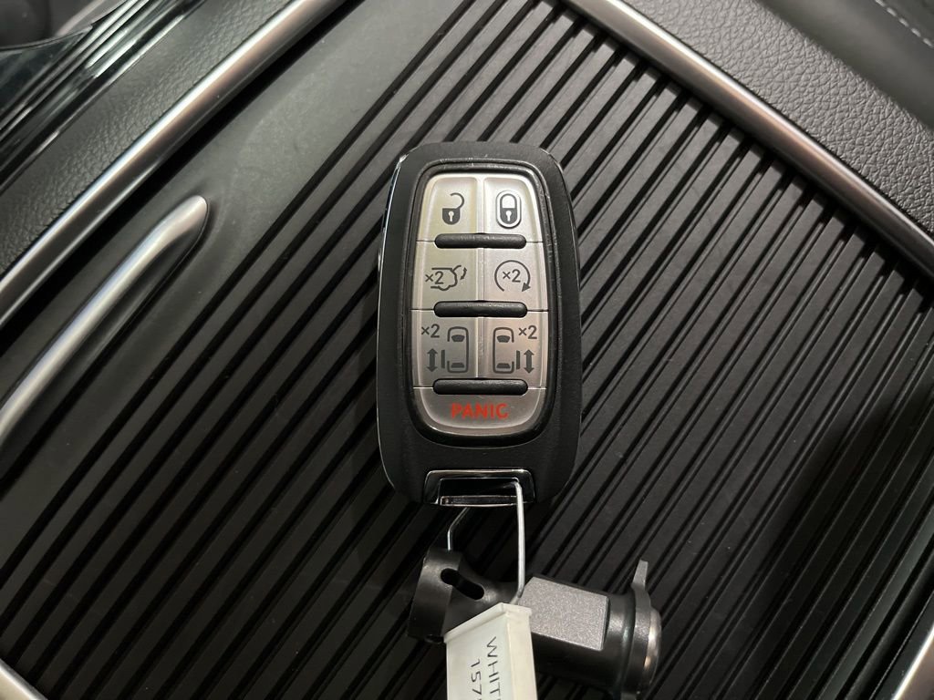 Used 2024 Chrysler Pacifica Limited w/ Trailer Tow Group FWD image 36