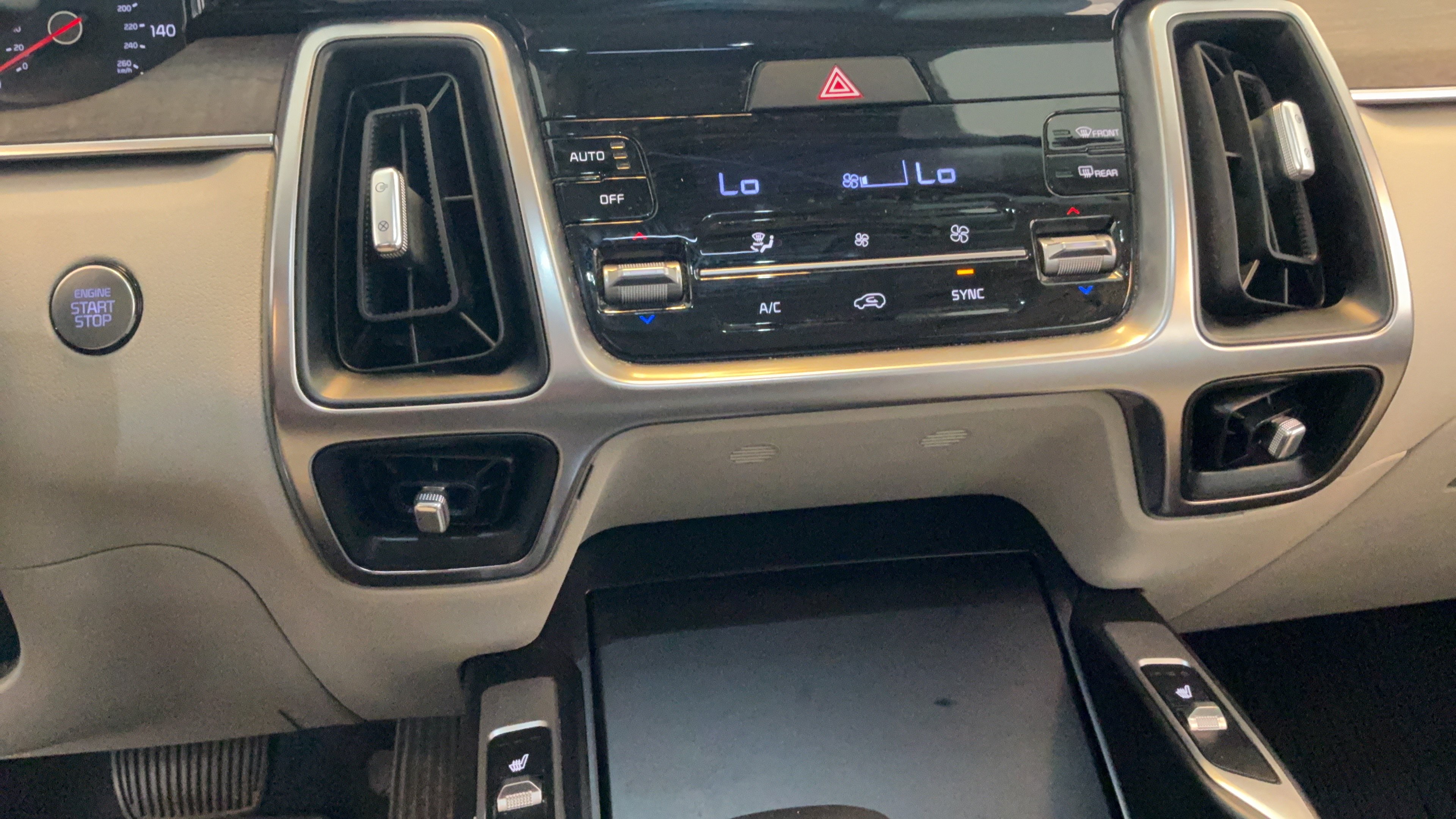 Used 2023 Kia Sorento S w/ Panoramic Sunroof Package AWD/4WD image 16