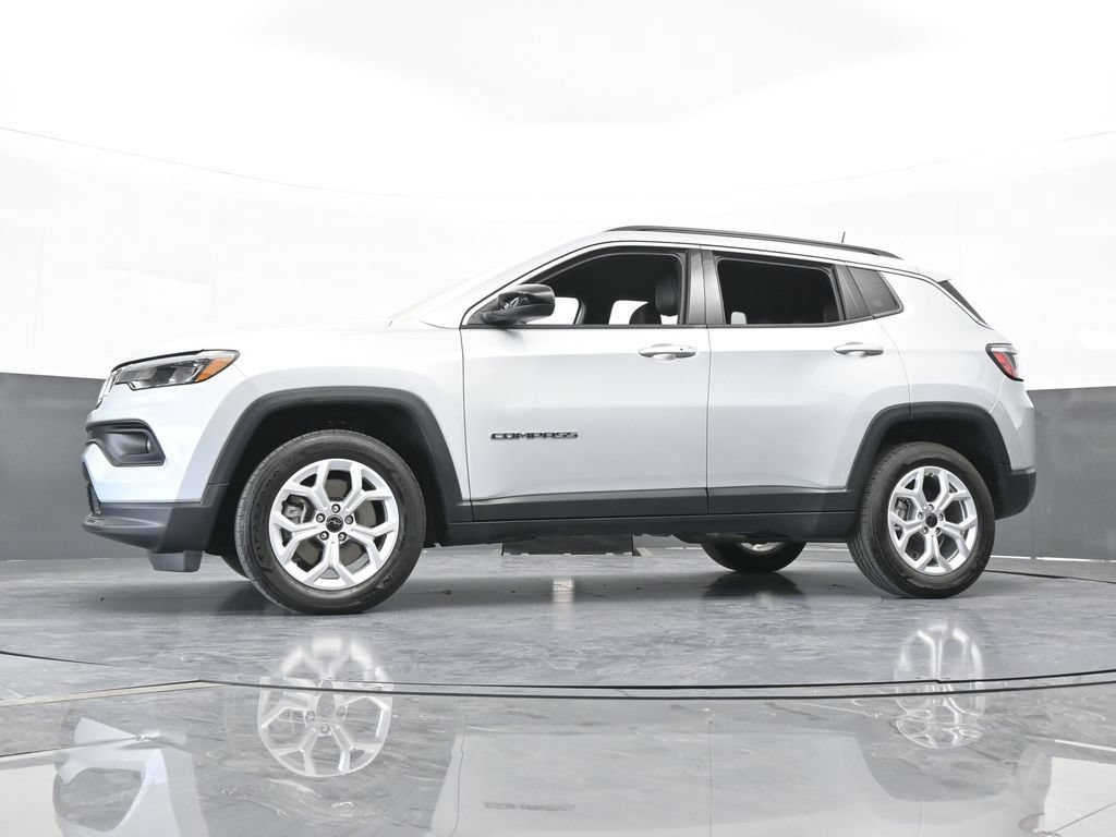 Used 2025 Jeep Compass Latitude AWD/4WD image 26
