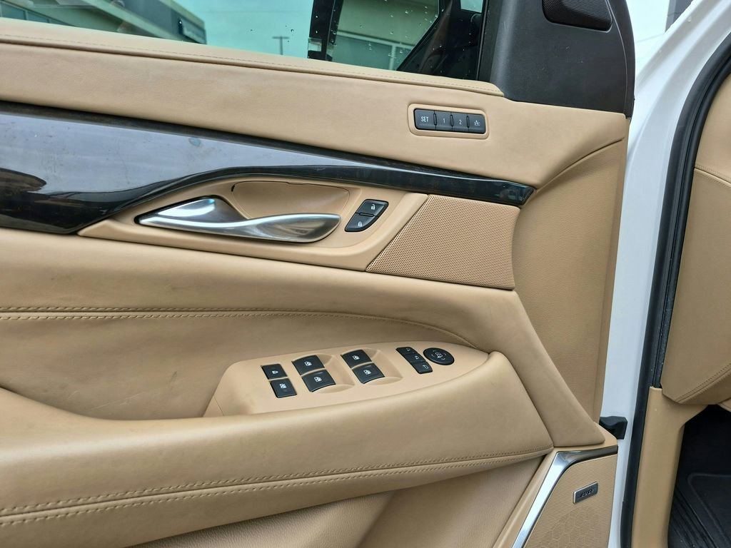 Used 2018 Cadillac Escalade Platinum image 15