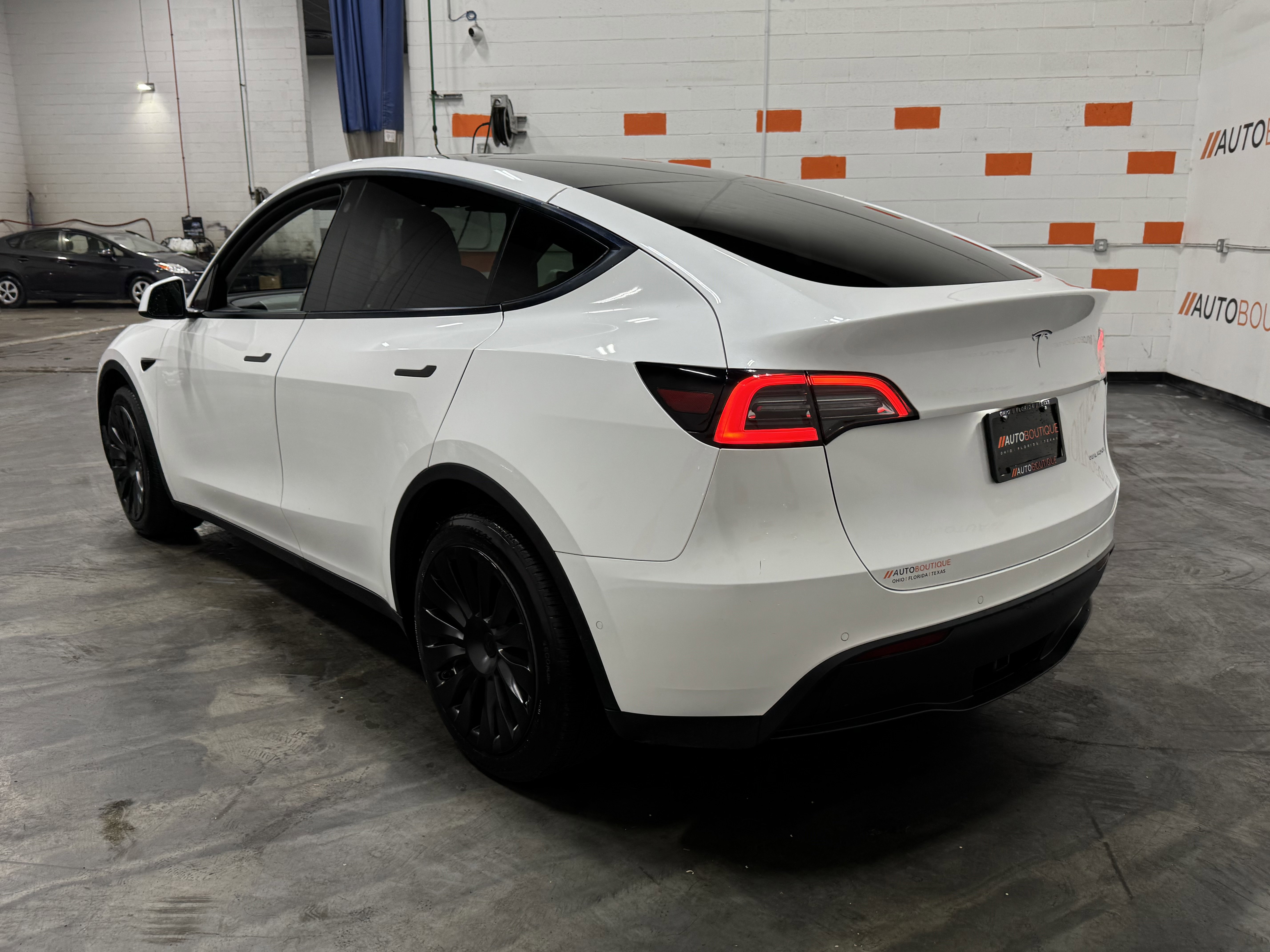 Used 2021 Tesla Model Y Long Range image 10