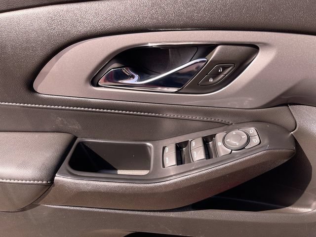Used 2023 Chevrolet Traverse LT FWD image 23
