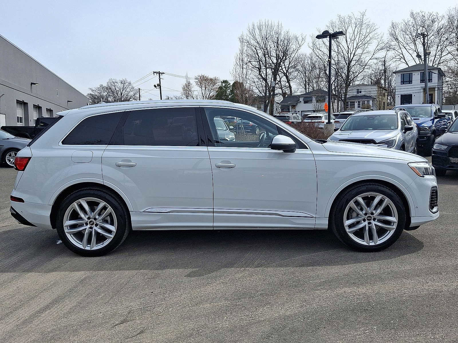 Certified 2025 Audi Q7 3.0T Premium Plus image 26