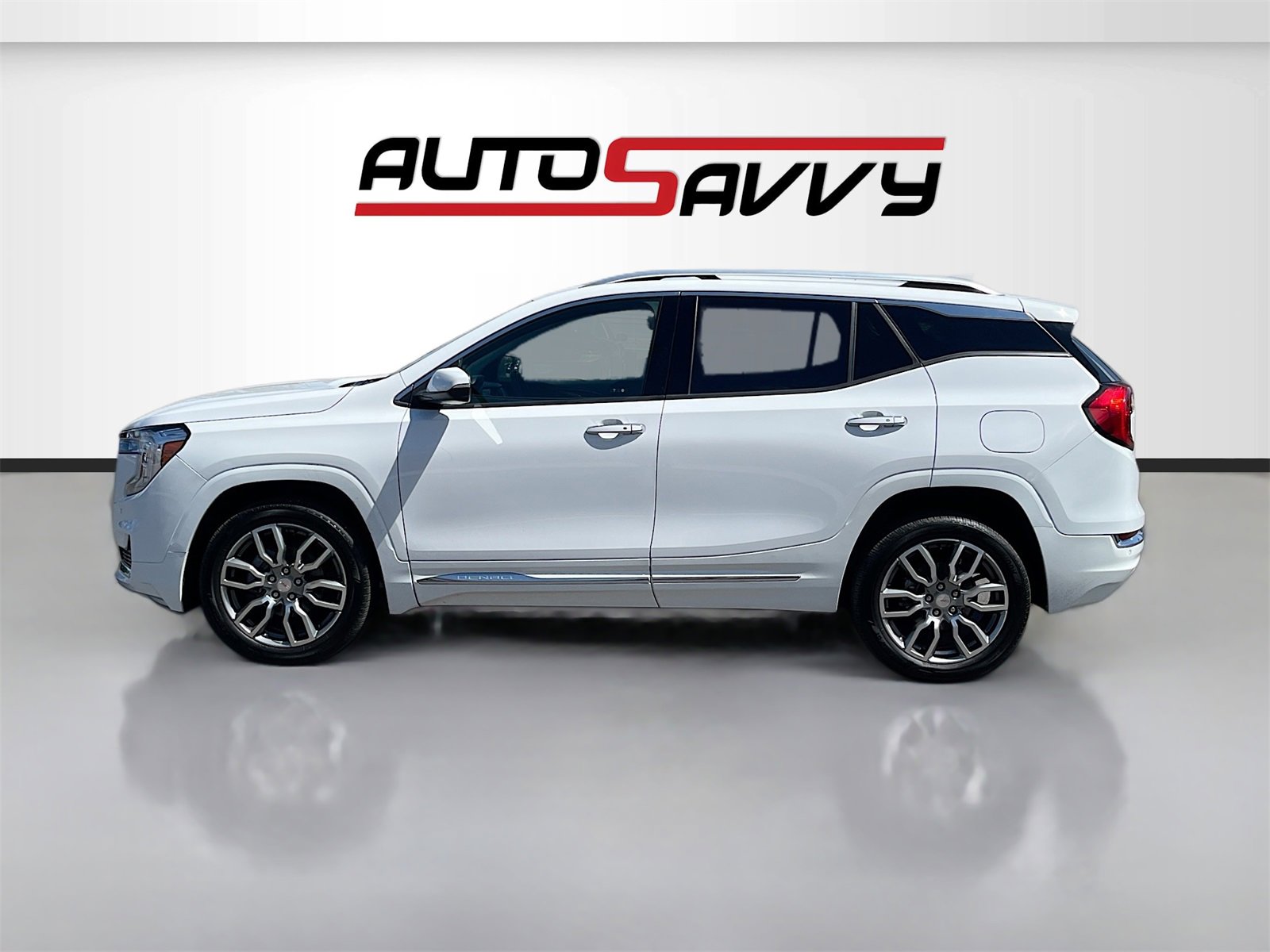 Used 2024 GMC Terrain Denali image 4