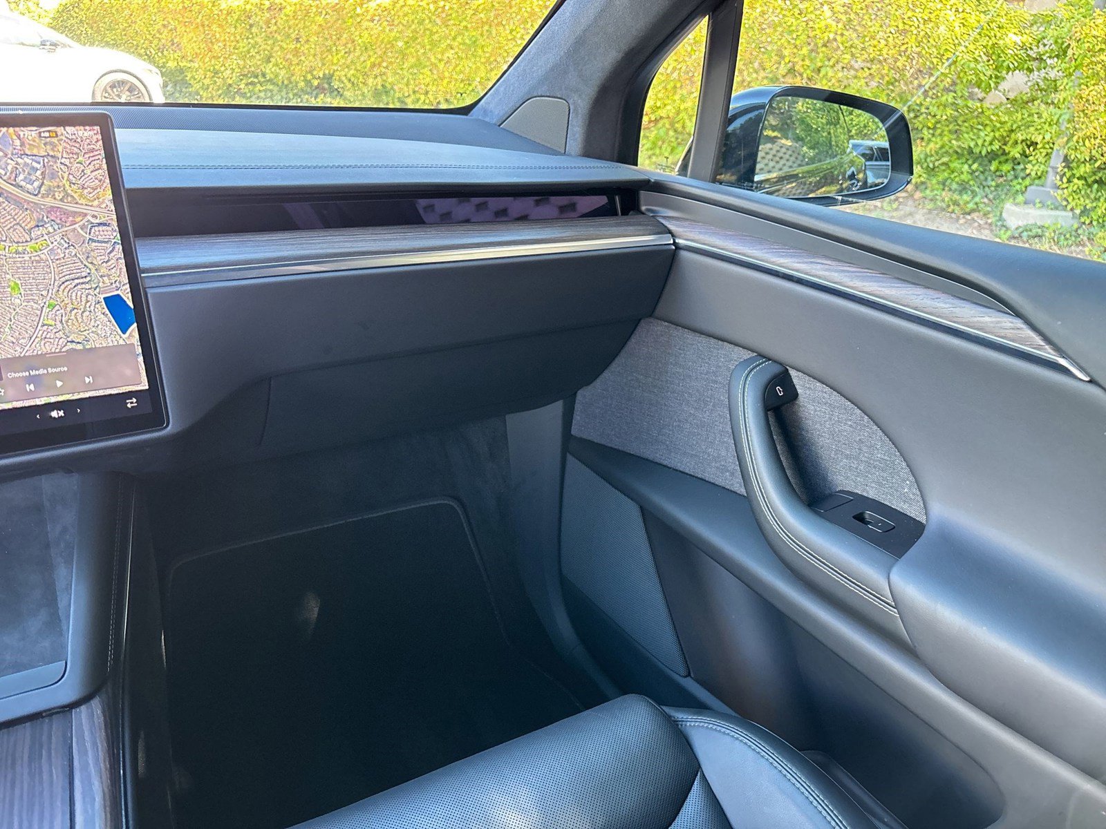 Used 2022 Tesla Model X image 27