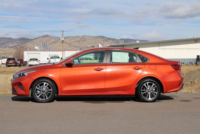 Used 2023 Kia Forte LXS w/ LXS Technology Package image 3
