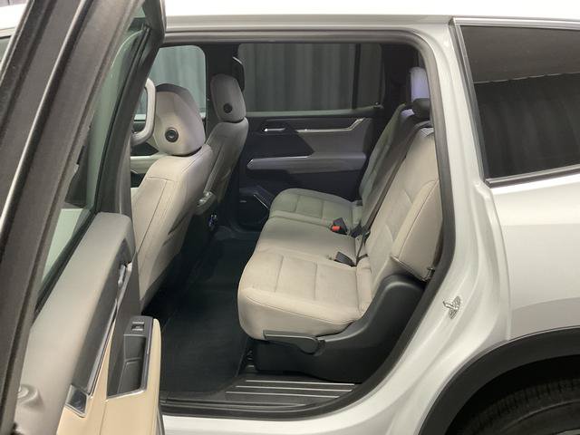 Used 2026 GMC Acadia Elevation FWD image 11