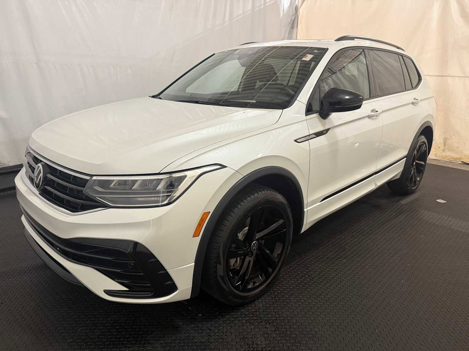 Certified 2023 Volkswagen Tiguan SE R-Line