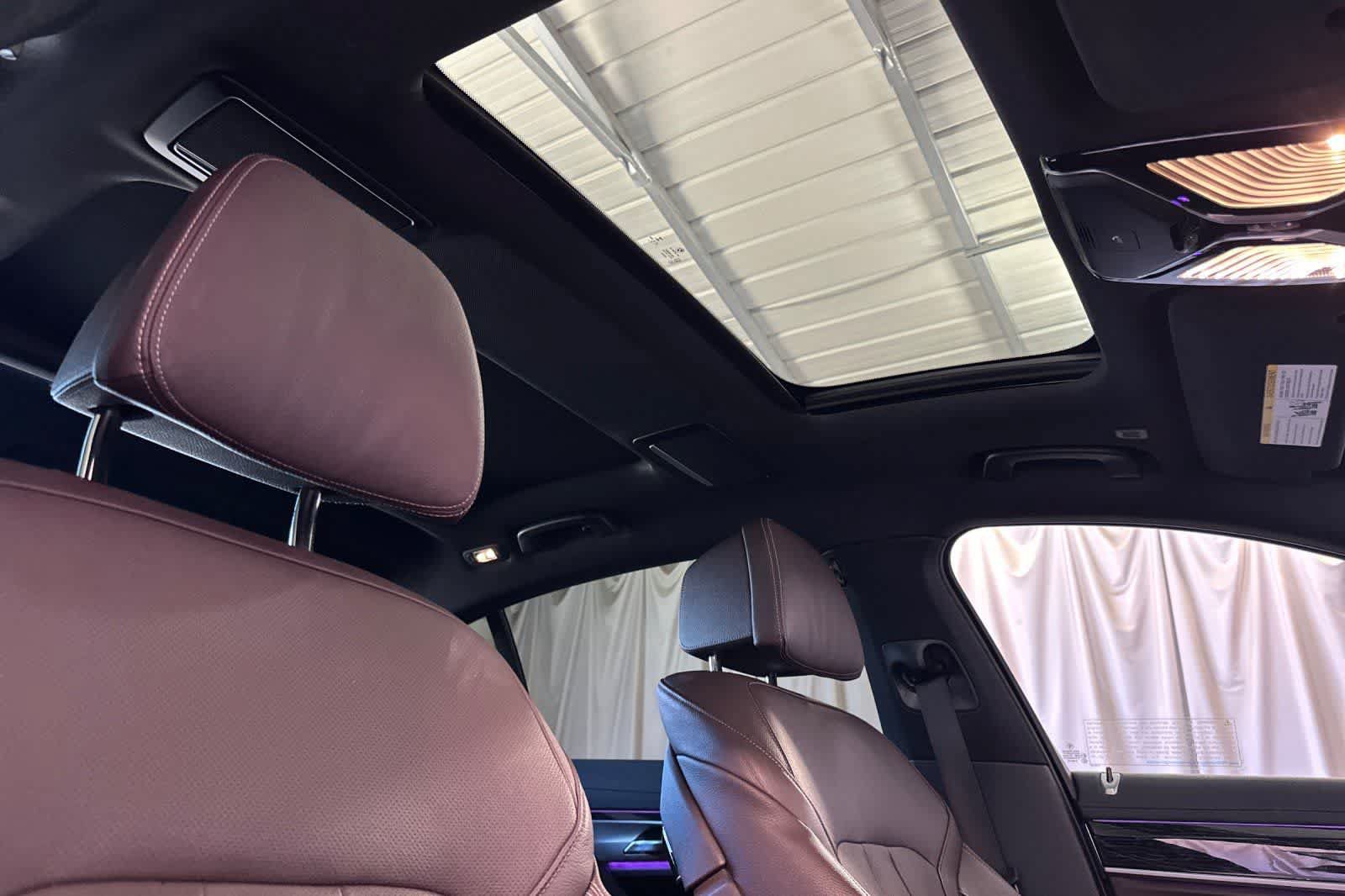 Used 2022 BMW 740i w/ M Sport Package RWD image 18