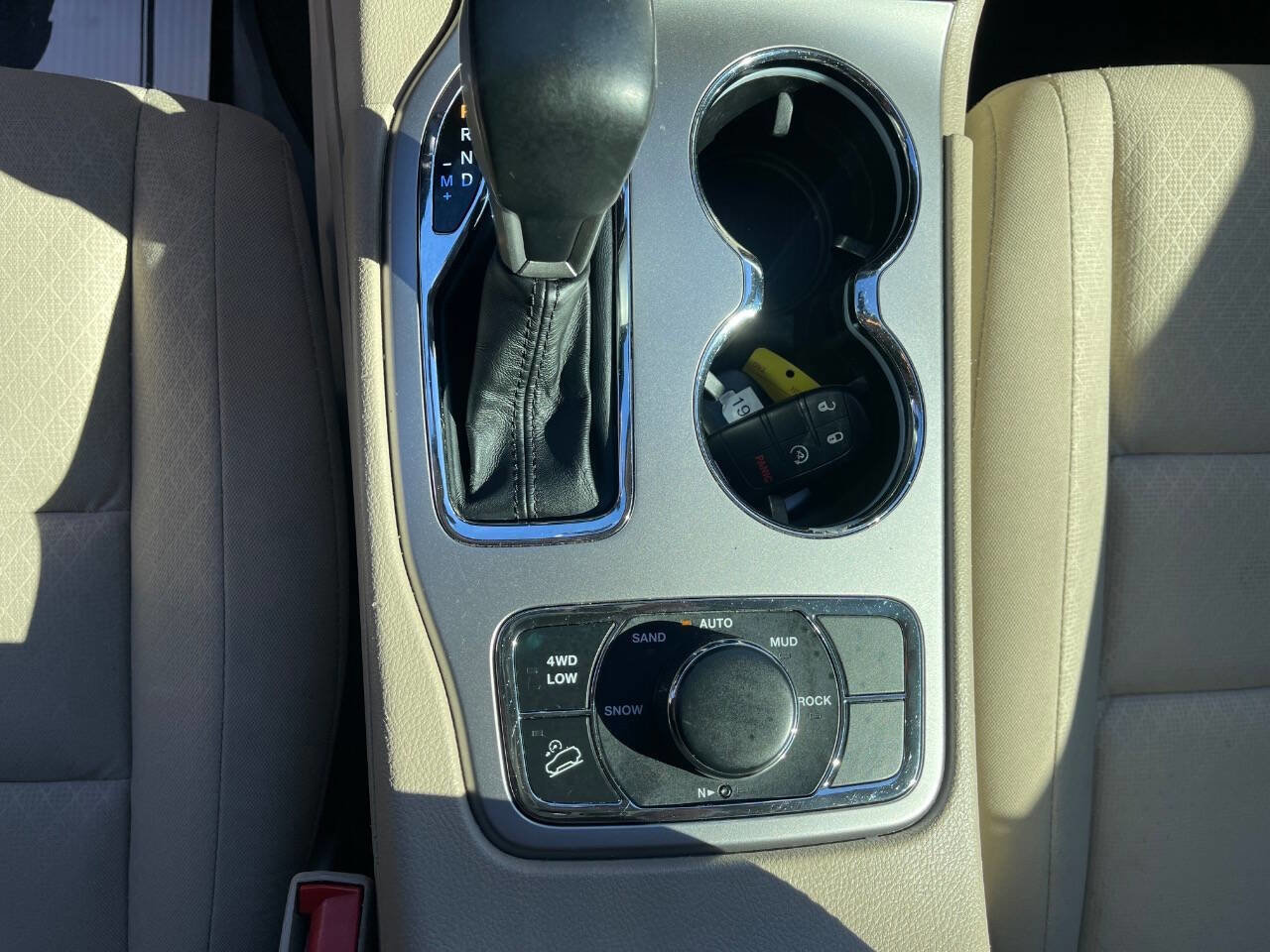 Used 2019 Jeep Grand Cherokee Laredo image 14