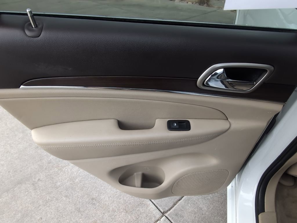 Used 2015 Jeep Grand Cherokee Overland w/ Advanced Technology Group image 28