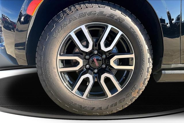 Used 2022 GMC Yukon XL AT4 w/ AT4 Premium Plus Package AWD/4WD image 35