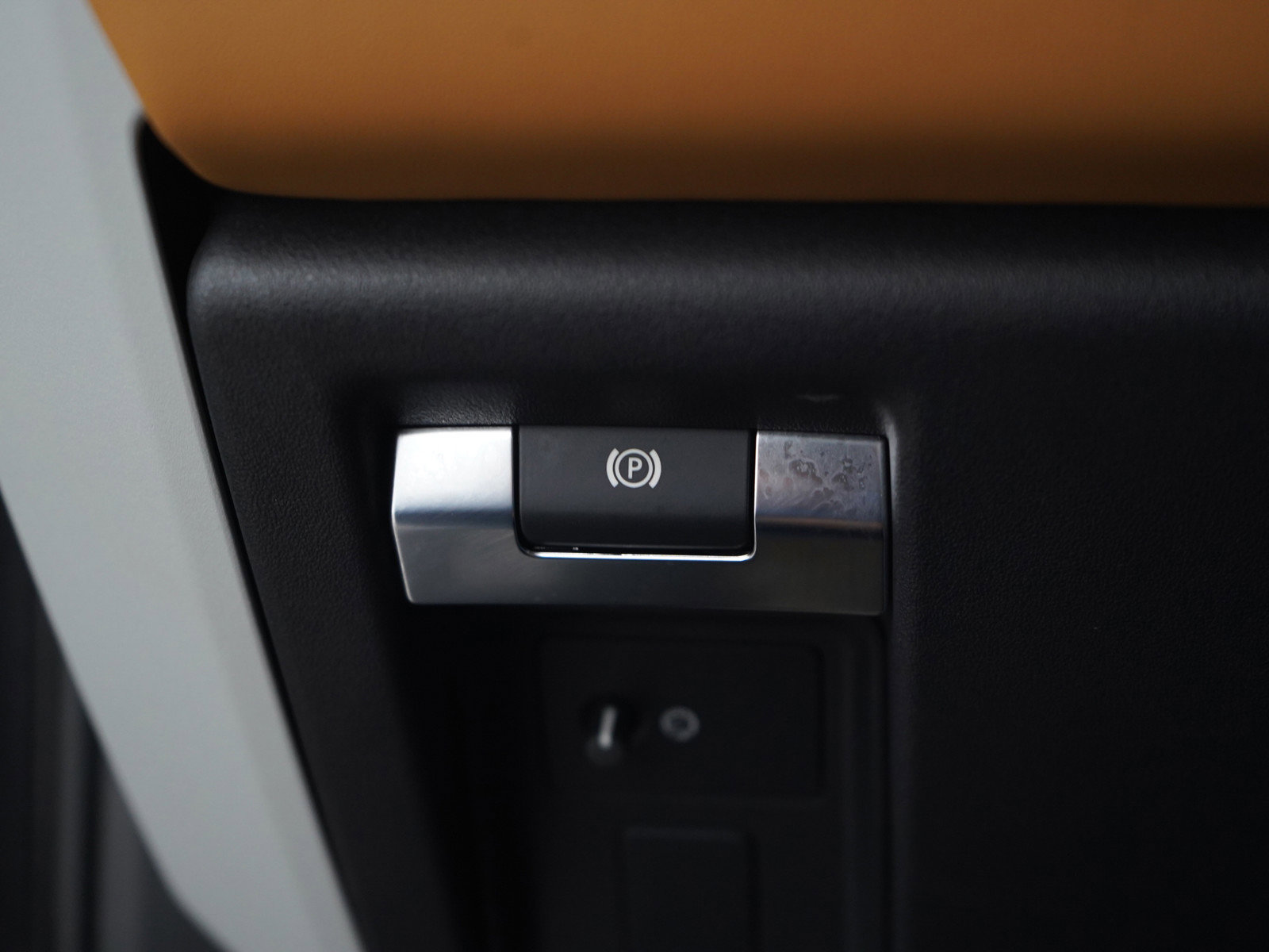 Used 2023 Land Rover Defender 130 First Edition image 29