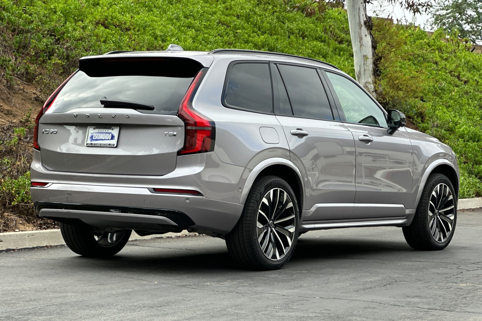 Certified 2026 Volvo XC90 T8 Ultra w/ Protection Package AWD/4WD image 4