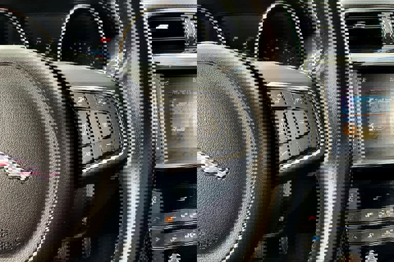 Used 2018 Jaguar XE Premium image 23