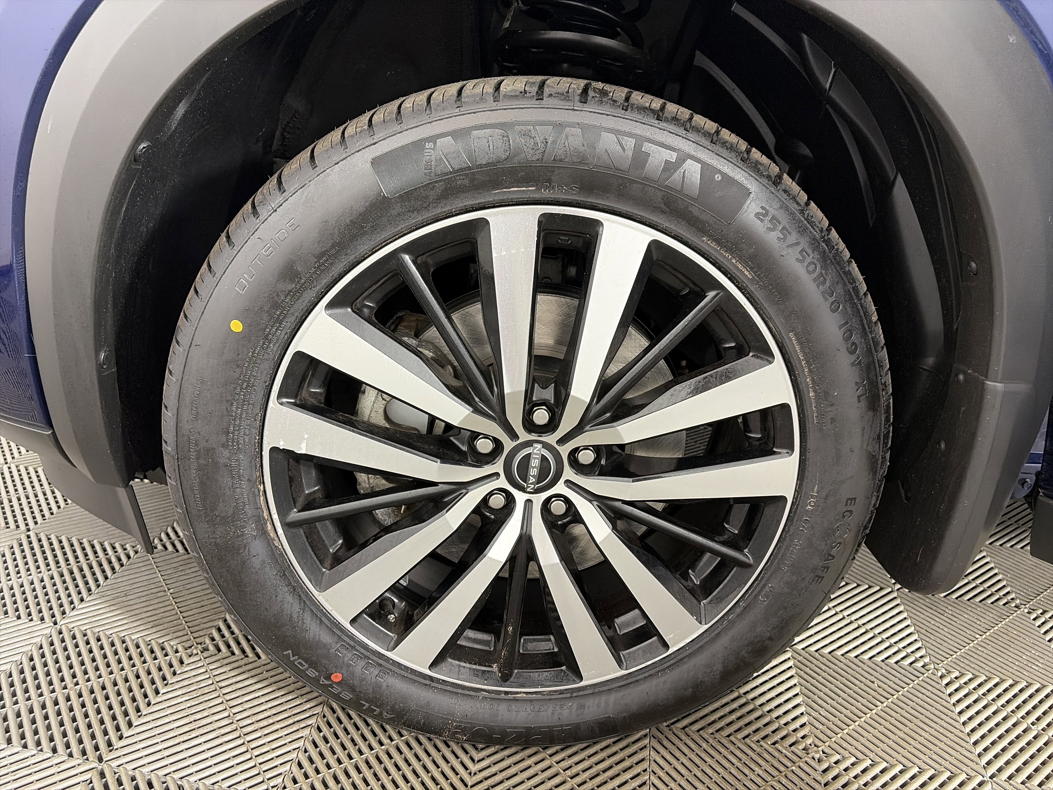 Used 2024 Nissan Pathfinder Platinum w/ Cargo Package image 14