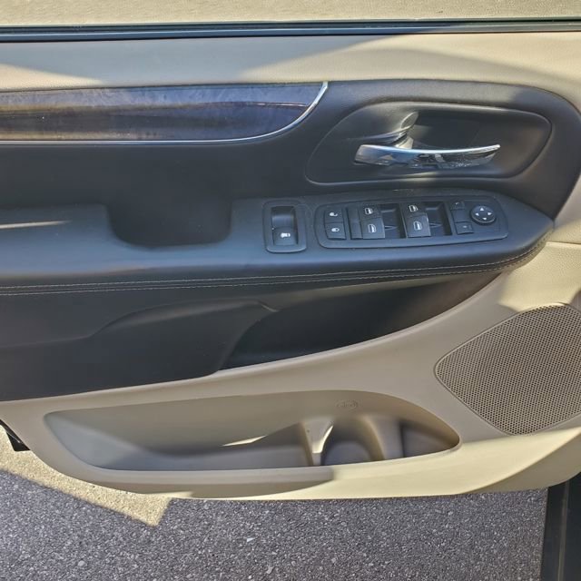 Used 2011 Chrysler Town & Country Touring FWD image 12