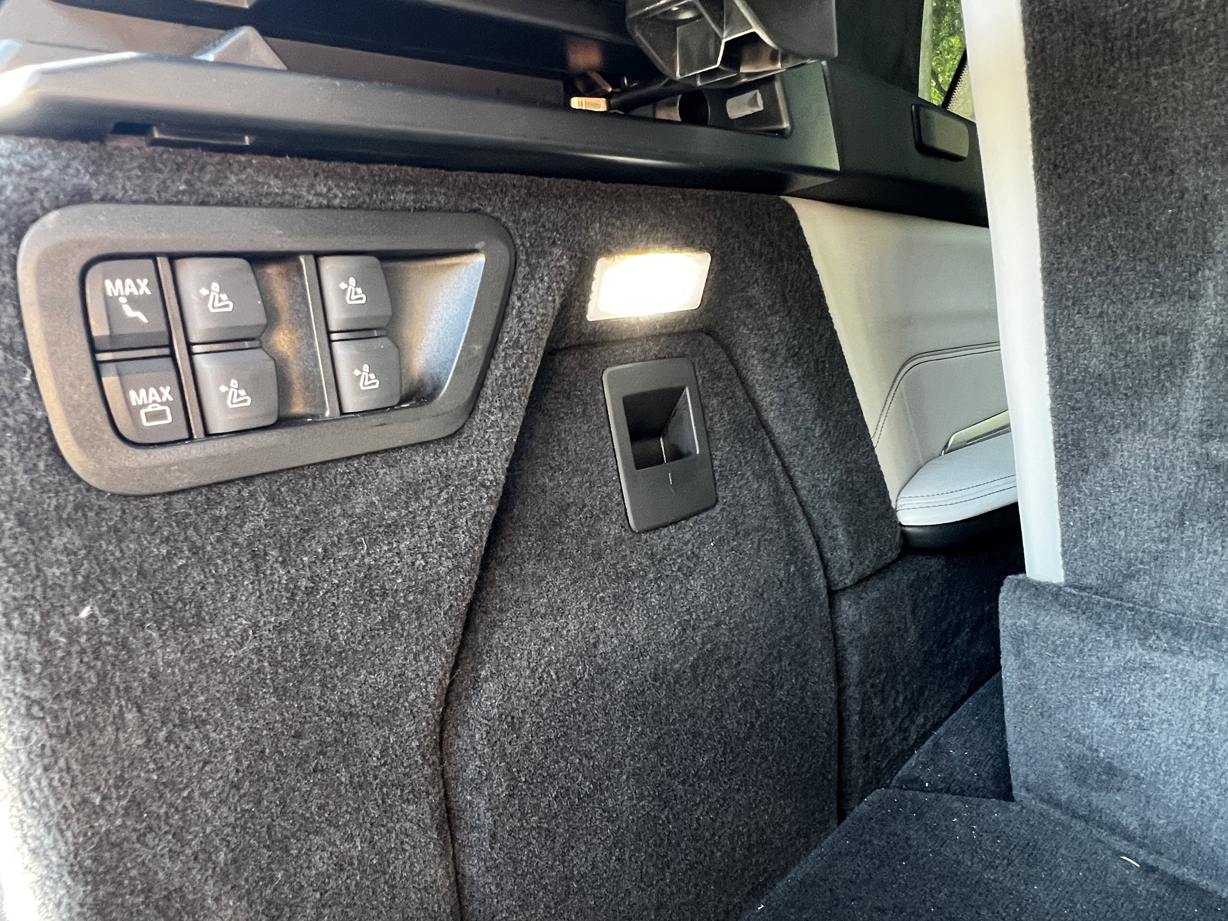 Used 2024 BMW X7 xDrive40i w/ Parking Assistance Package image 52