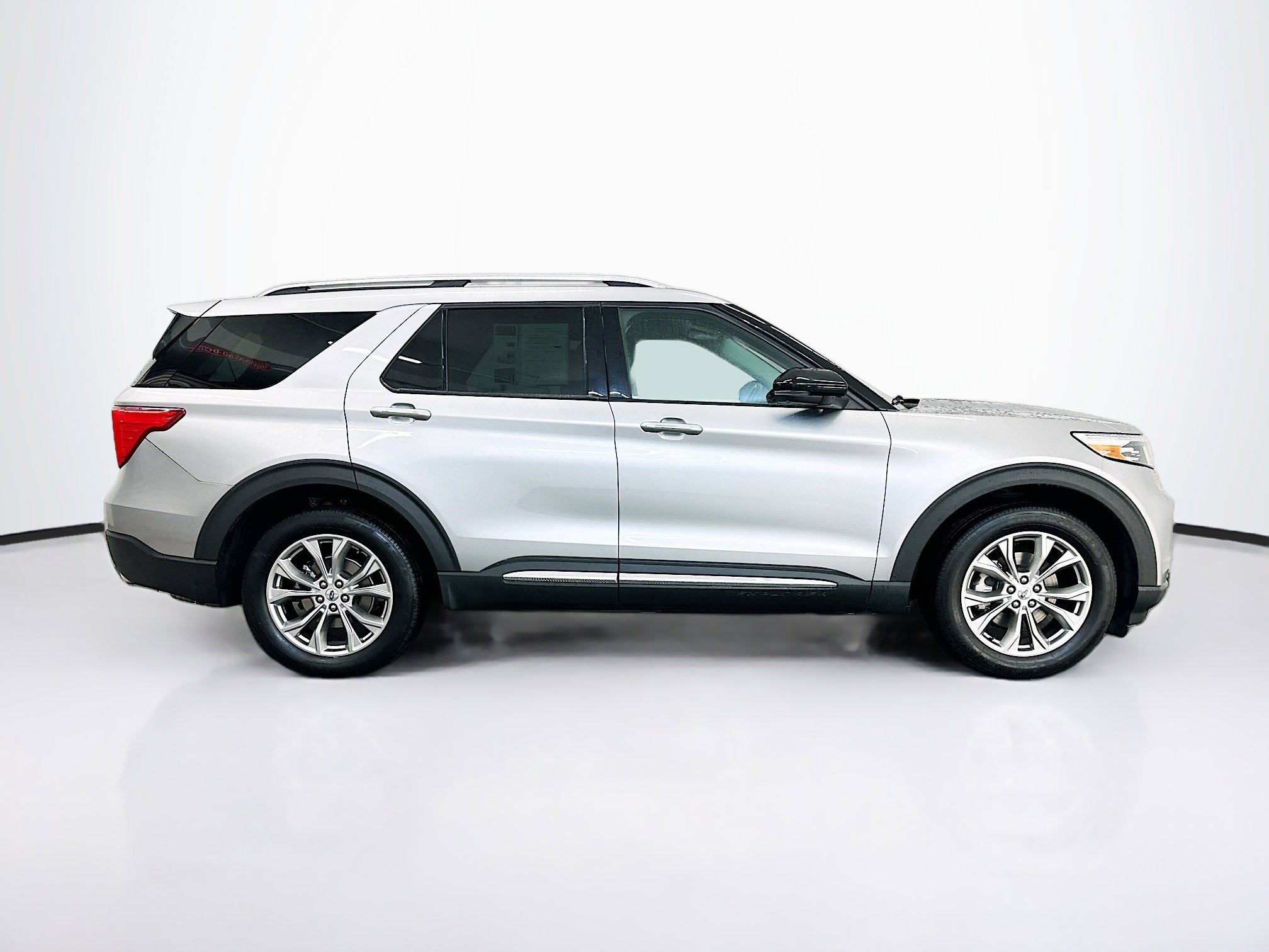 Used 2021 Ford Explorer Limited w/ Equipment Group 301A AWD/4WD image 10
