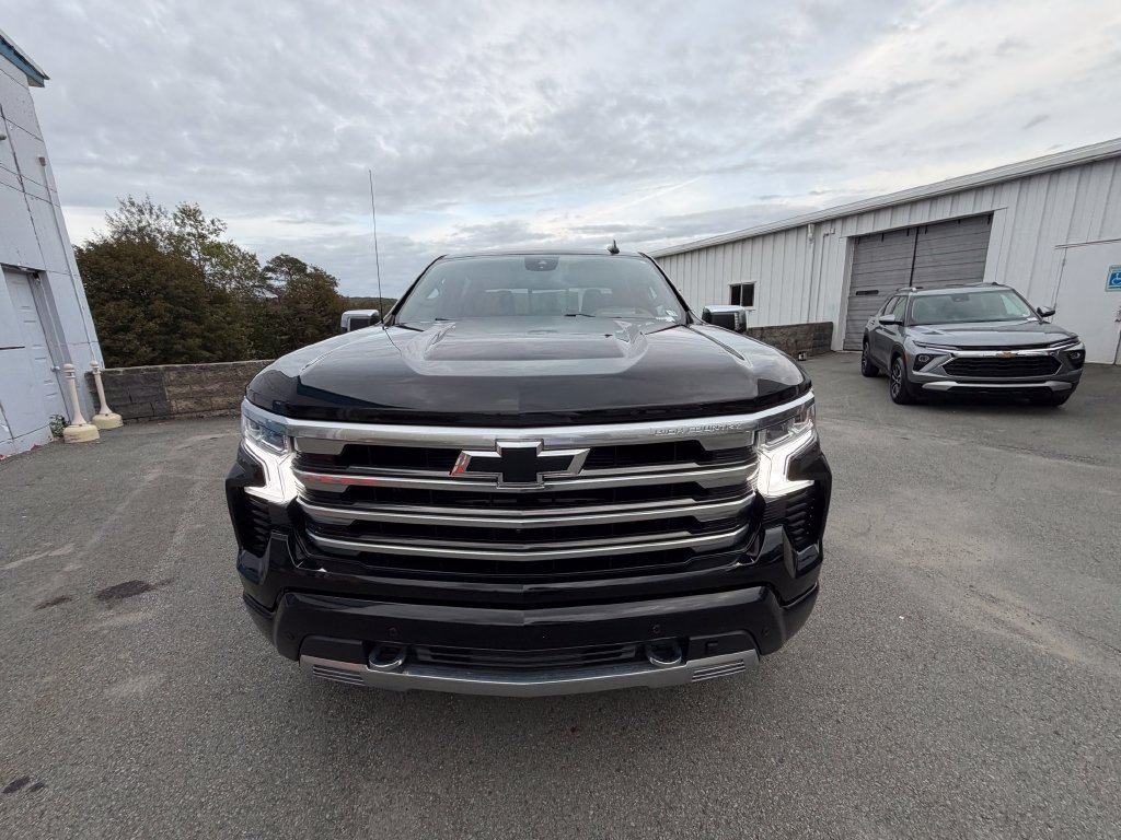 Used 2024 Chevrolet Silverado 1500 High Country w/ Technology Package AWD/4WD image 9