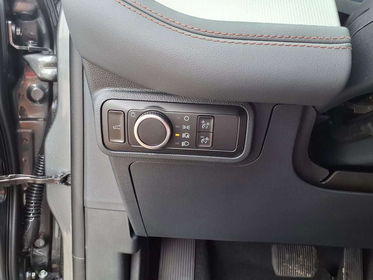 New 2026 Ford Explorer Active RWD image 17