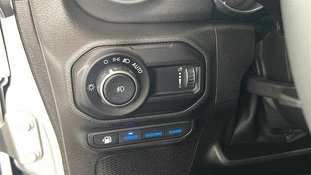 Used 2023 Jeep Wrangler Unlimited Sahara w/ Cold Weather Group AWD/4WD image 19