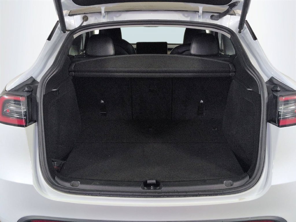 Used 2024 Tesla Model Y Performance AWD/4WD image 16