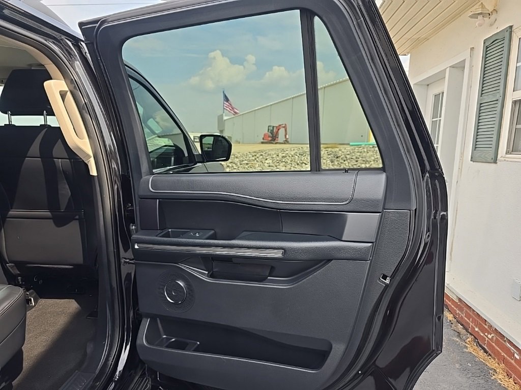 Used 2024 Ford Expedition Max XLT image 22
