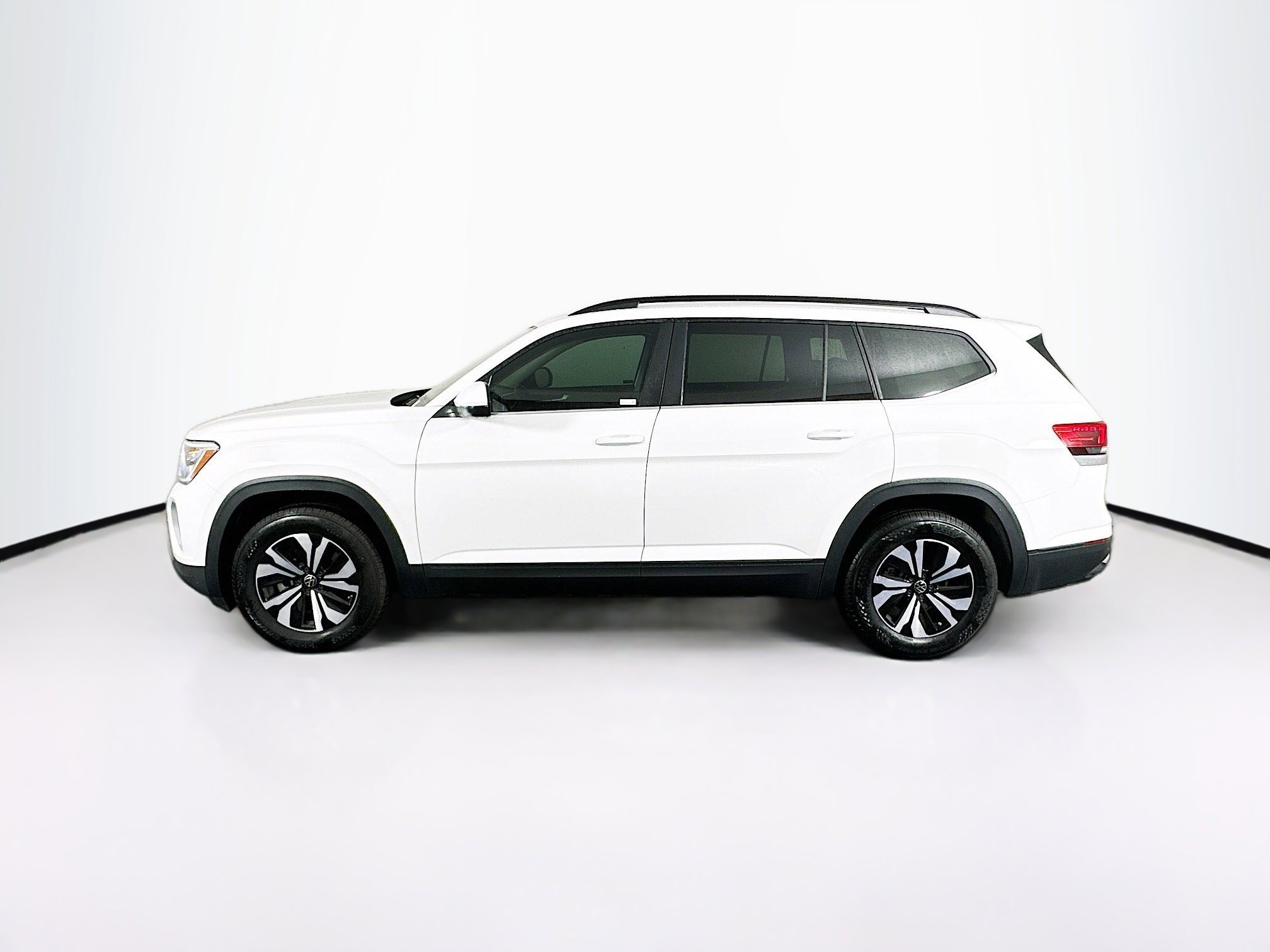 Used 2025 Volkswagen Atlas SE image 4